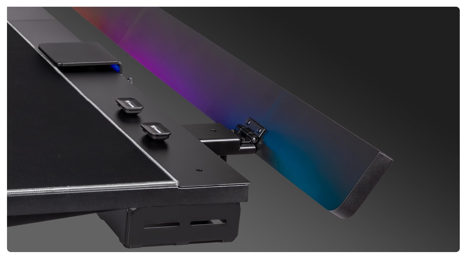 thermaltake-g700-rgb-gaming-schreibtisch-160-cm-schwarz image 3